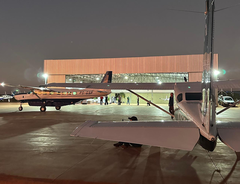 aerodromo-santa-lydia-patio-noite